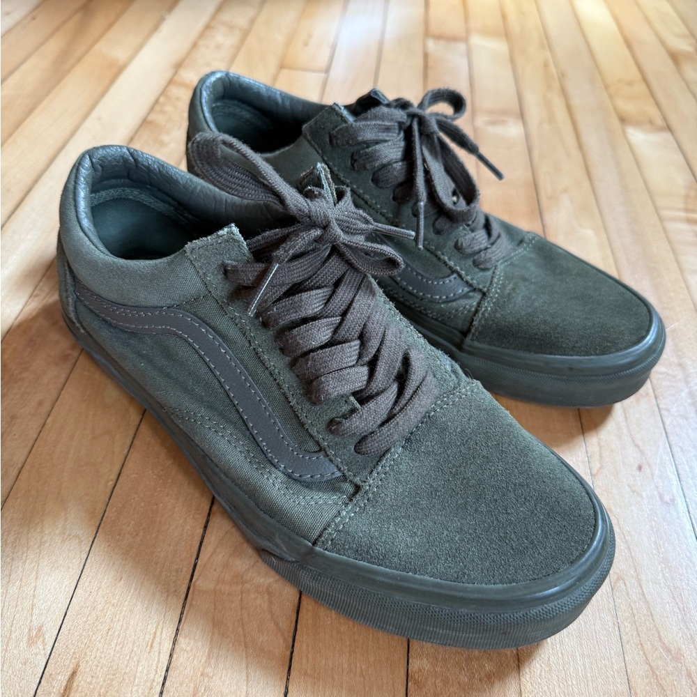 Vans Old Skool Low-Top Sneakers in Olive